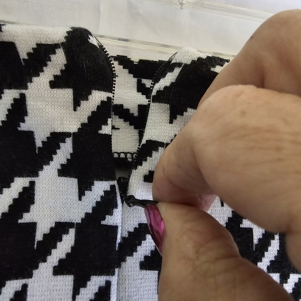 Houndstooth Skirt Classic Knee Length Pencil Zip Slit Stretch GO Inter Sz 12 - Picture 6 of 9